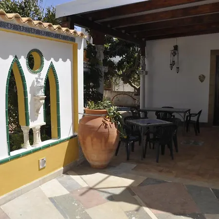 Hotel apartamentowy Federico Re 3*