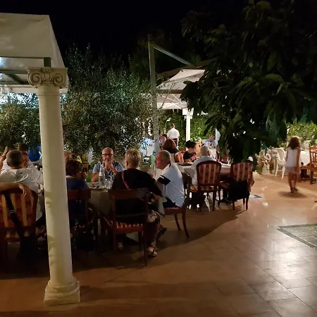 Hotel apartamentowy Federico Re 3*