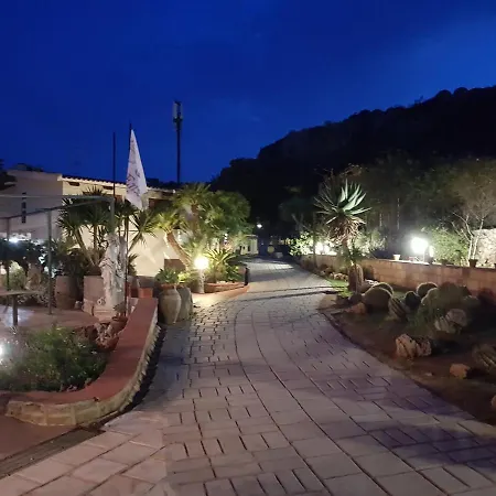 Federico Re Hotel apartamentowy 3*